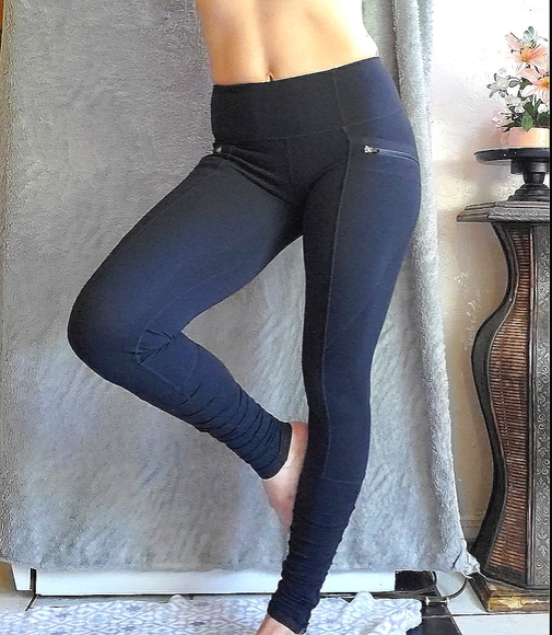 VGUC,lululemon ruuched insight tight zipper ankle - Picture 16 of 16